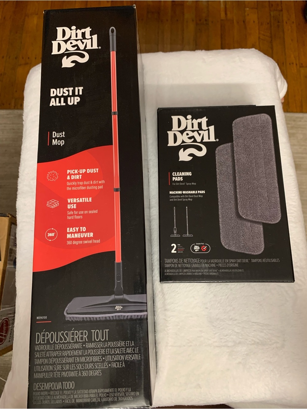 Dirt Devil Red Dust Mop with Gray Cleaning Pads